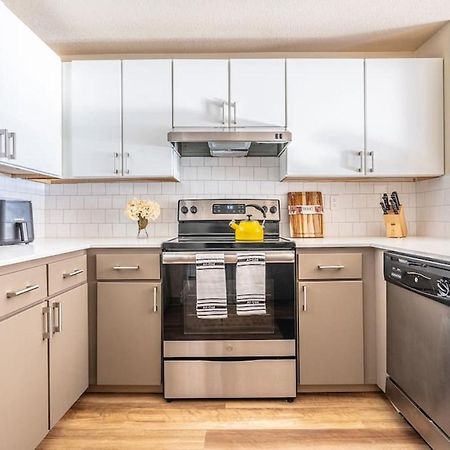 Modern And Spacious Apartment- Gym, Wifi, Free Parking 시애틀 외부 사진