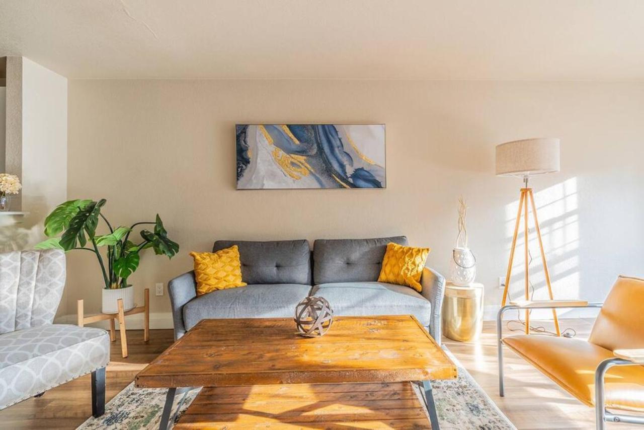 Modern And Spacious Apartment- Gym, Wifi, Free Parking 시애틀 외부 사진