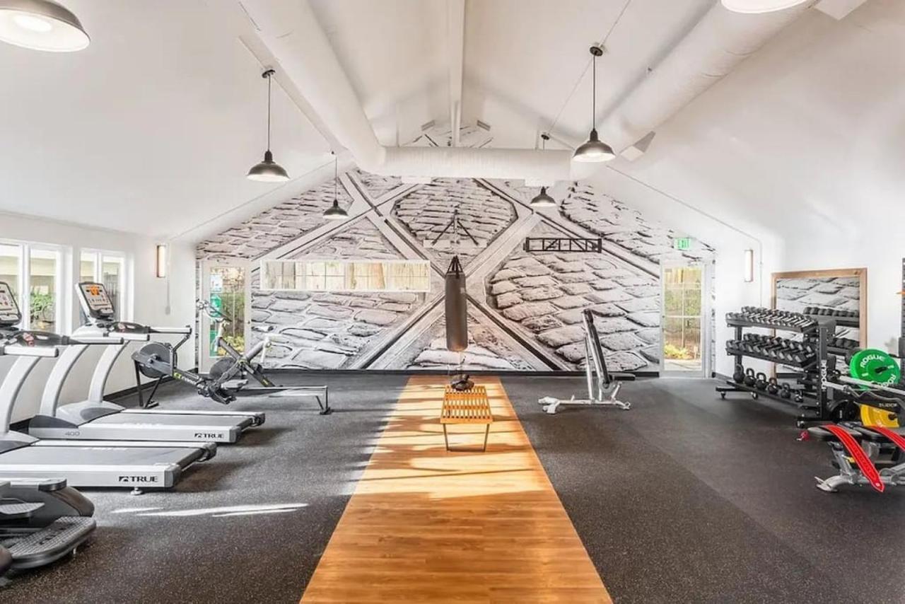 Modern And Spacious Apartment- Gym, Wifi, Free Parking 시애틀 외부 사진