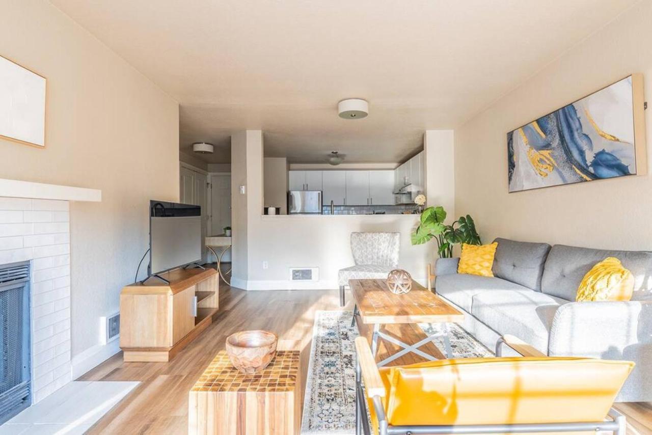 Modern And Spacious Apartment- Gym, Wifi, Free Parking 시애틀 외부 사진